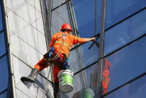 柳州蜘蛛人幕墙清洗